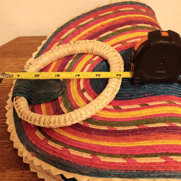 Rainbow 🌈 Straw Purse w Circular Handles. - Picture 11 of 11